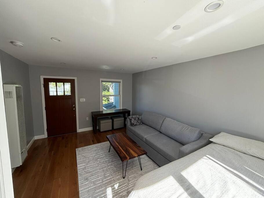 Private Studio in Burlingables, Burlingame