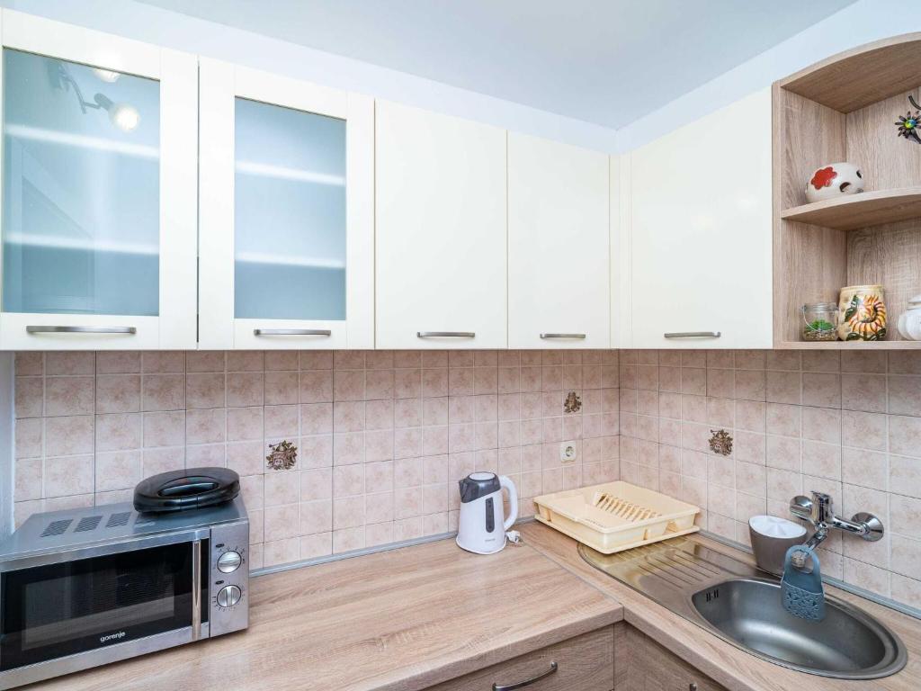 Apartment & Rooms Papa - Premium Double or Twin Room with Balcony and Partial Sea View Soba 2, Mlini