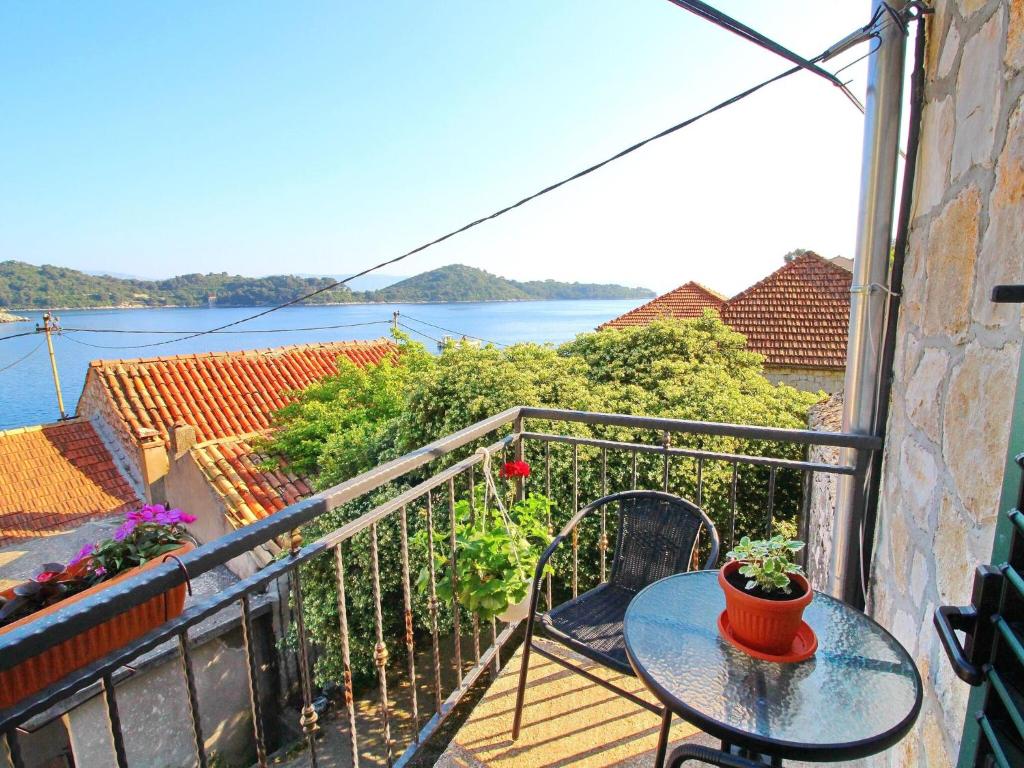 Apartment Mambo , Mljet - Duplex Apartment with Terrace and Sea View, Sobra