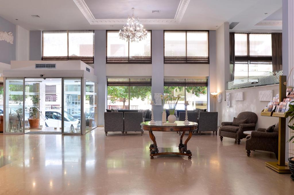 フロント・ロビー