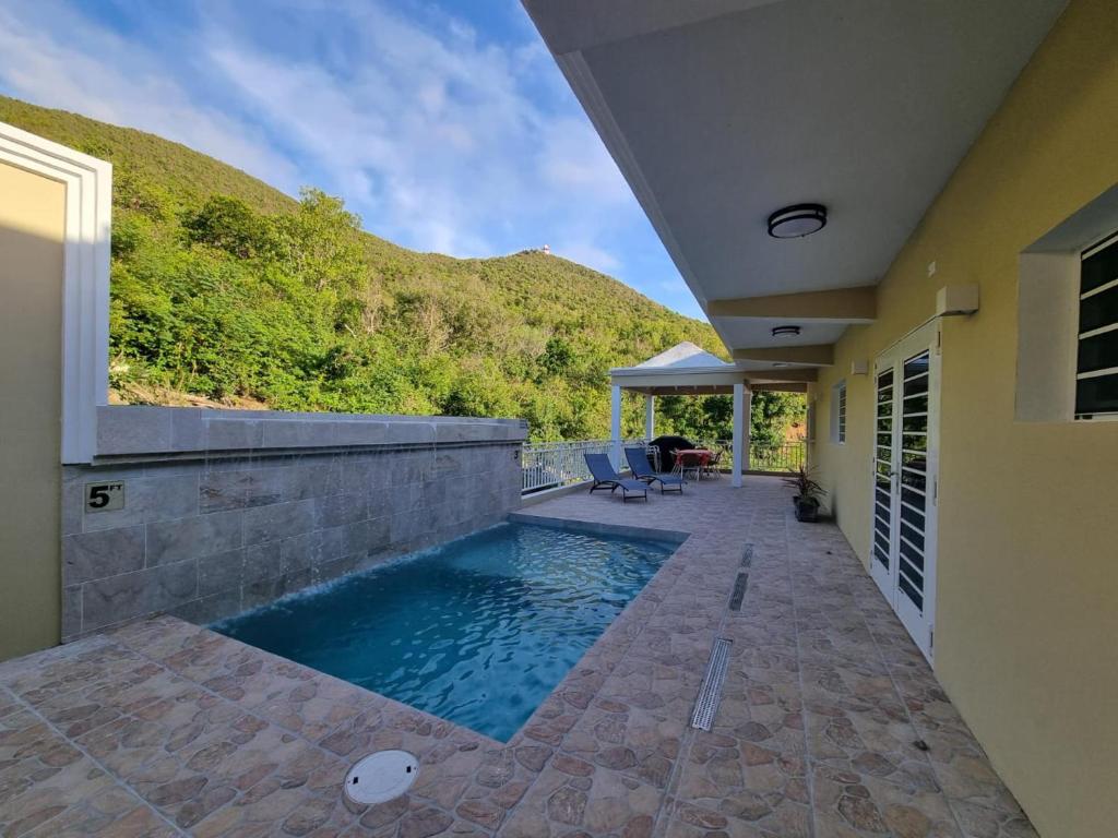 4Bed Condo - Sleeps 8 - Pool Bbq Views Parking, Philipsburg