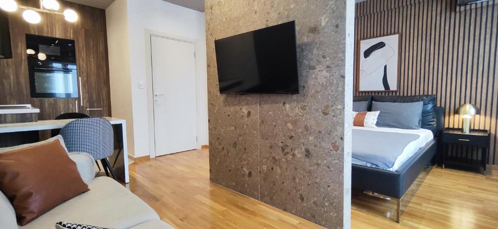 Elegant Apartment with Urban Charm - 4