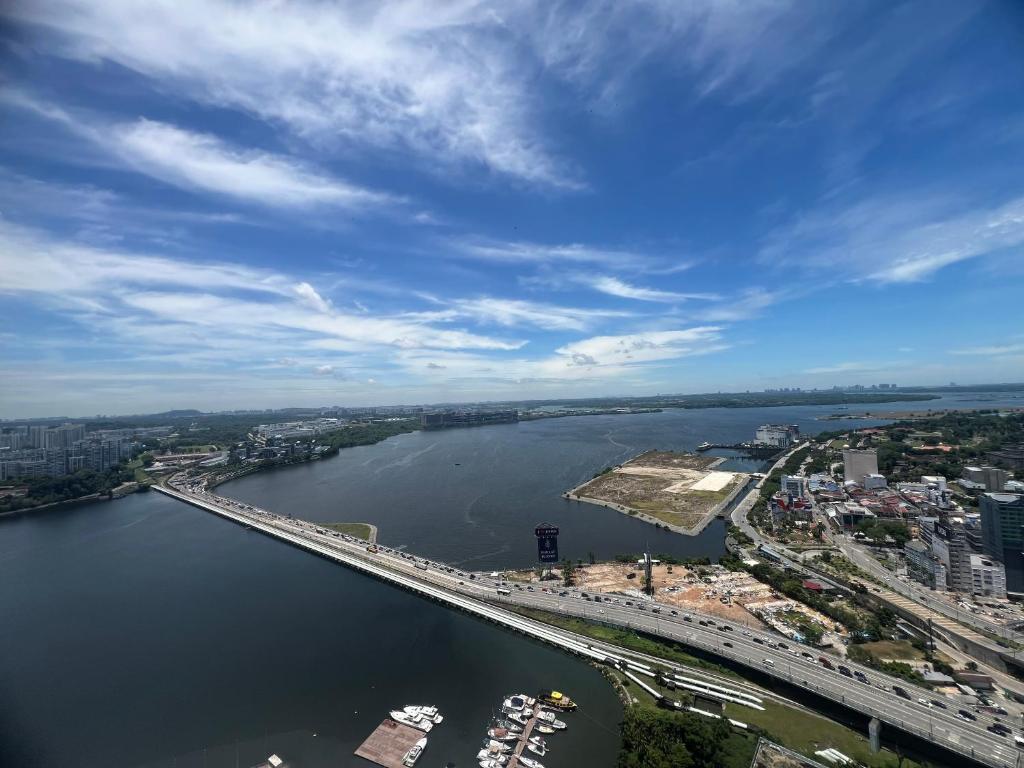 R&F 2R2B unit Full Seaview, Johor Bahru