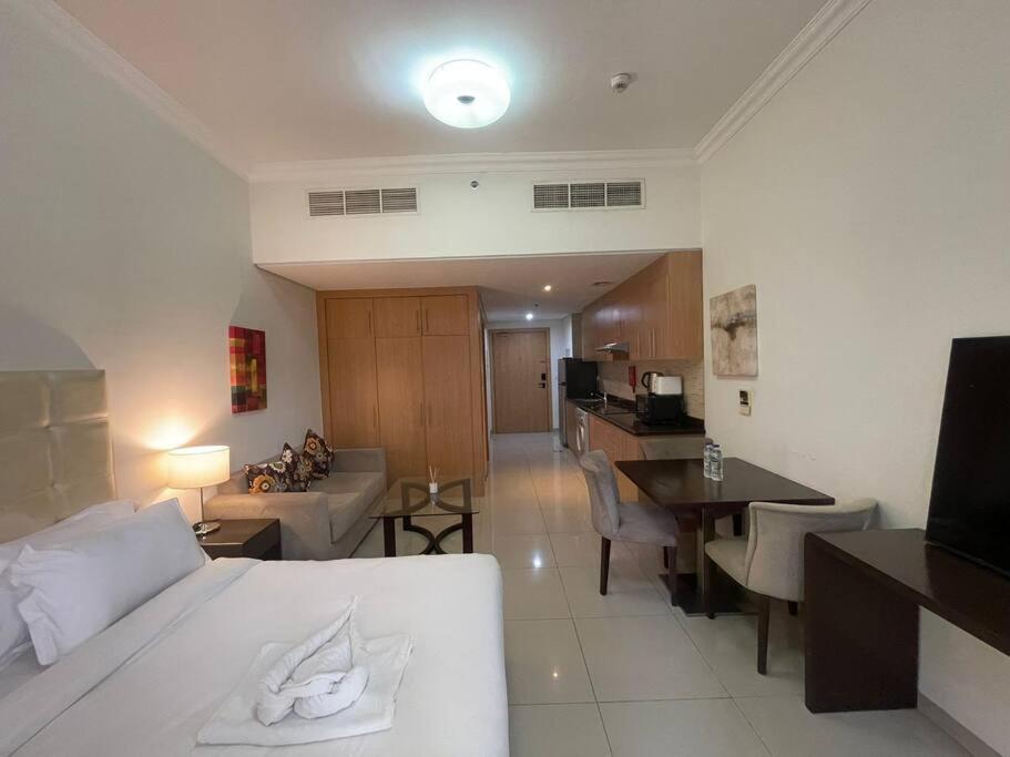 Studio Apartment in Dubai, Dubaï