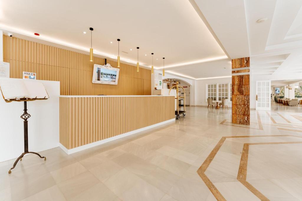 R2 Buganvilla Hotel & Spa — Hotel building in Esquinzo, Canary Islands