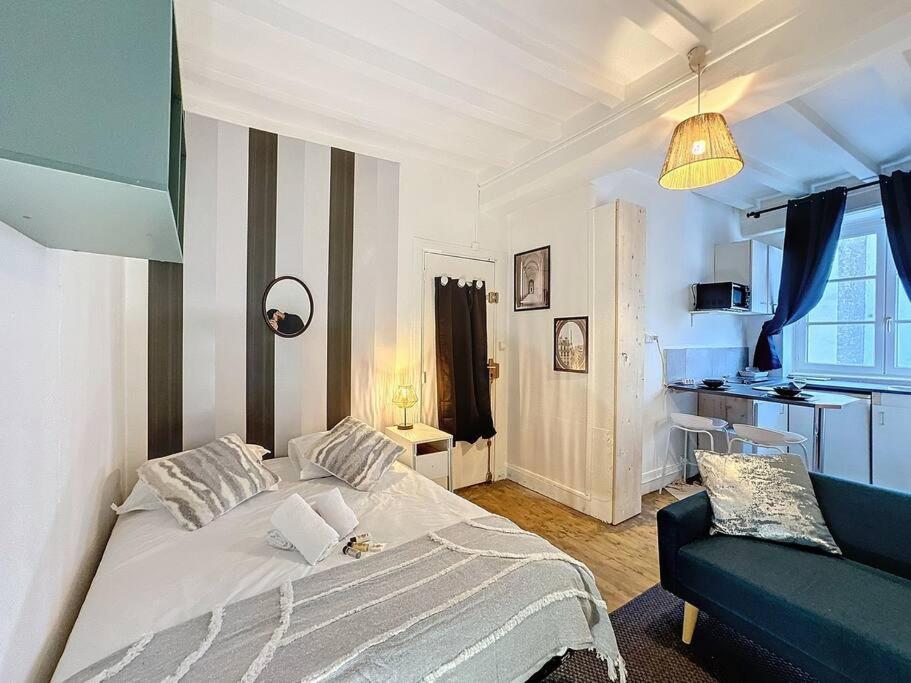 My home auguste comte 1 - 5
