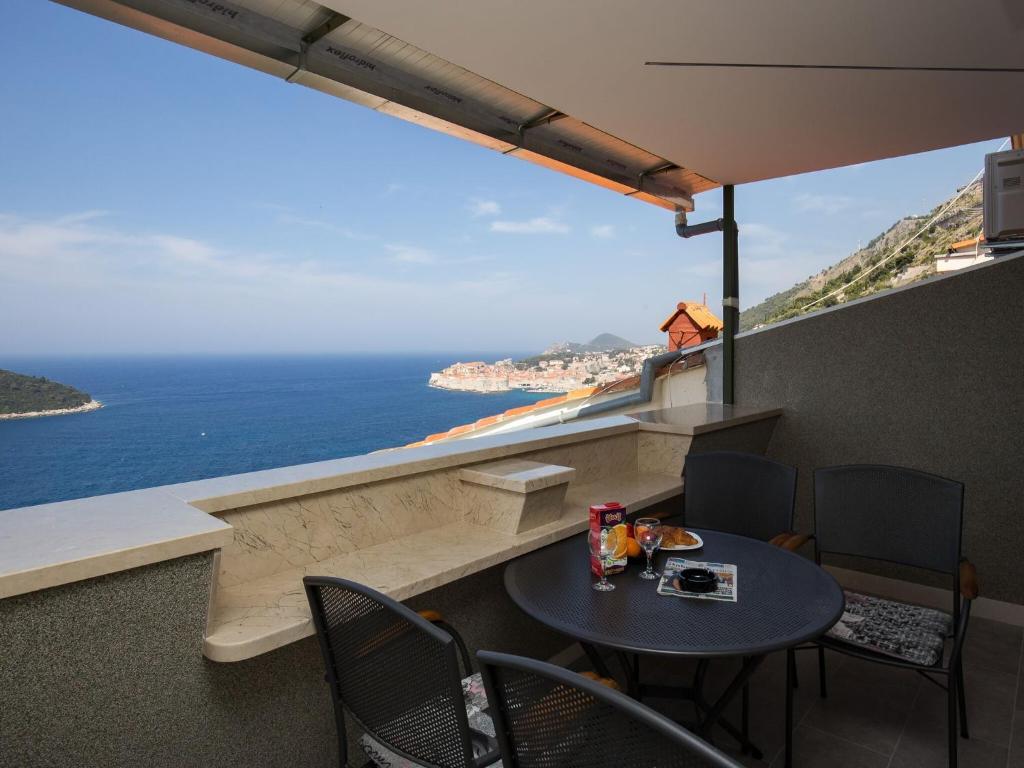 Apartment H&D - Two Bedroom Apartment with Balcony and Sea View, Dubrovník