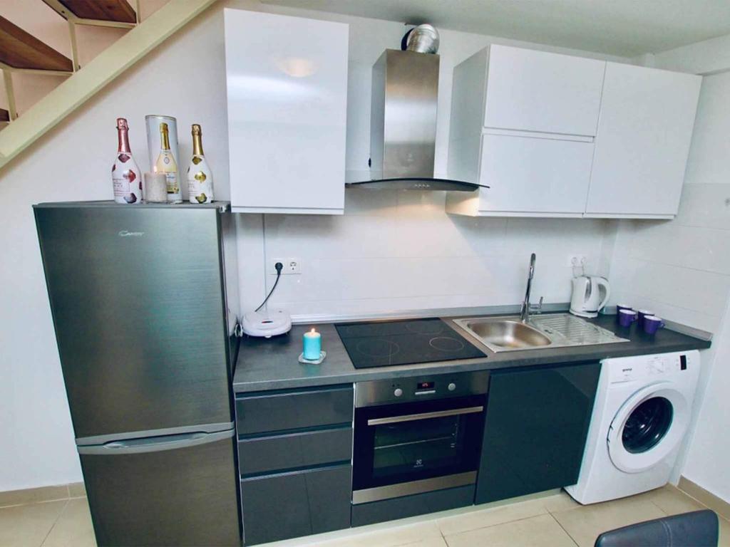 Dalmatian White Shell Apartment- Two Bedroom Apartment, Kaštela