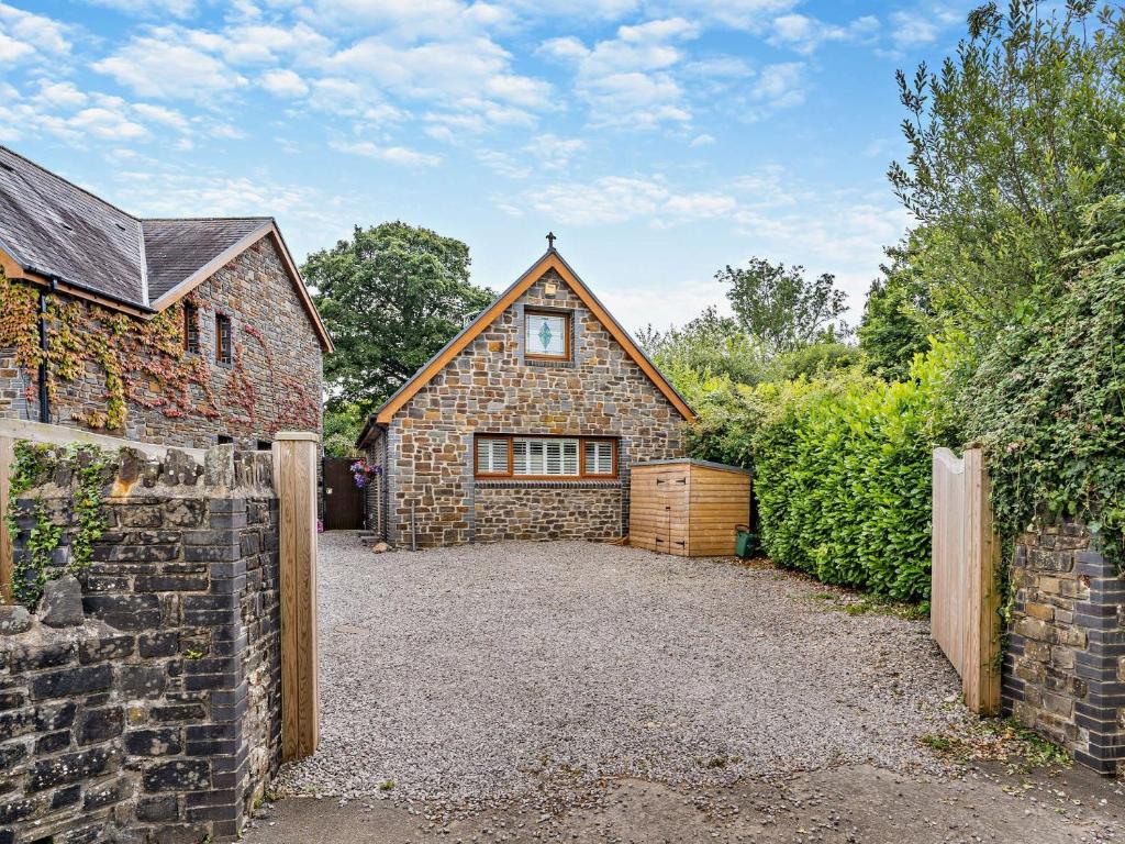 2 Bed in Gower 95129, Penclawdd