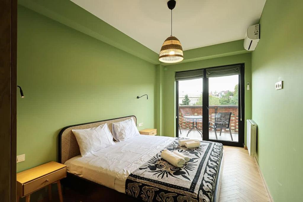 Chic 1BR Apt in Moedani complex - By Wehost, Tbilisi City