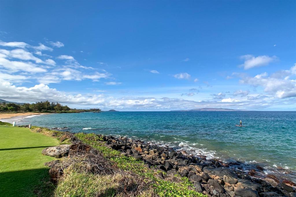 Kamaole Nalu 301 - Stunning Ocean Views, Renovated, Kihei