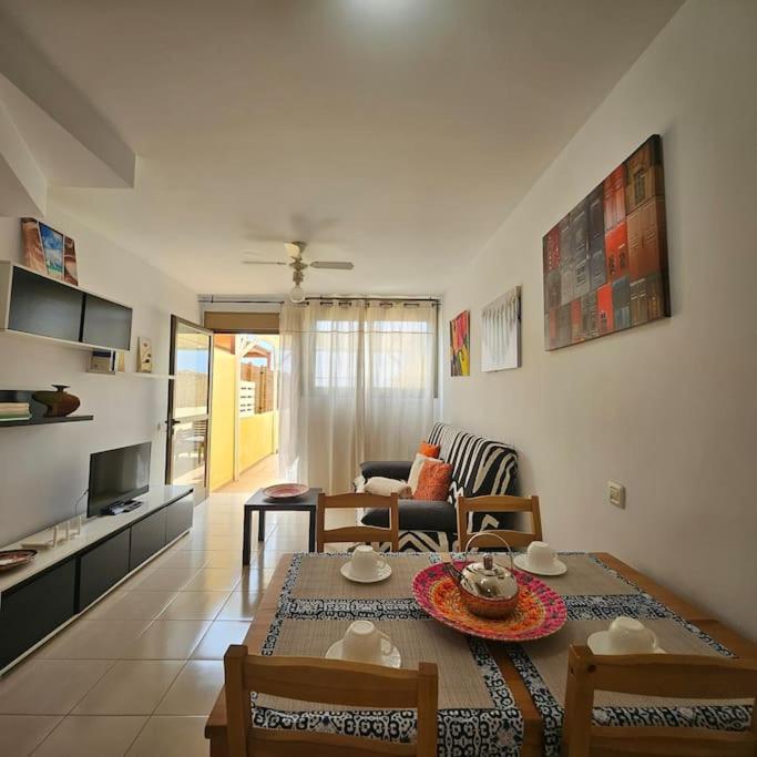 El Sol de Lolas, Costa de Antigua