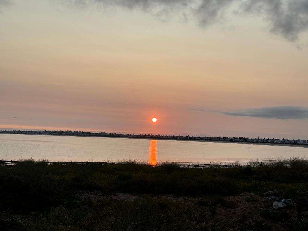 Britannia Breeze, Britannia Bay