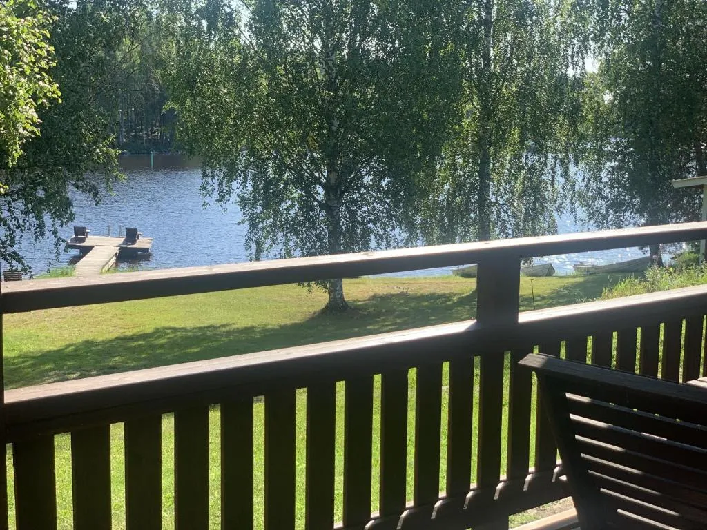 Tahkon Riihiranta - 4 bedroom villa by the lake - Tasokas tilava rantamökki, hotel in Tahkovuori