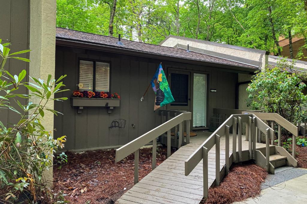 Sapphire Solace, Sapphire