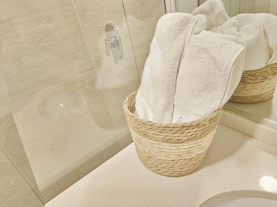 Comodo y equipado departamento en la Av Juan de la Rosa - 5