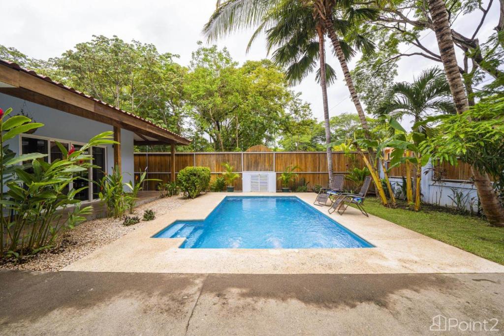 Beautiful 2-BR House Steps from the Beach, Playa Flamingo