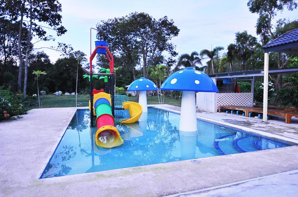 สระว่ายน้ำ