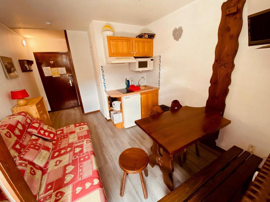 Petit studio à 250 m des pistes avec balcon au centre de La Clusaz - FR-1-459-233 - 2
