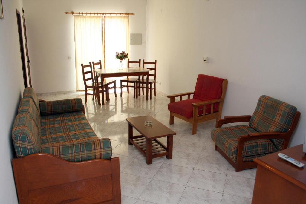 Apartamentos King's — Hotel rooms in Quarteira, Faro