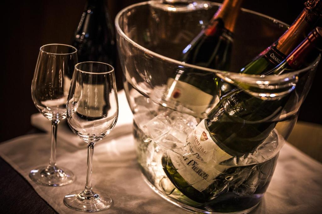 Shared lounge/TV area