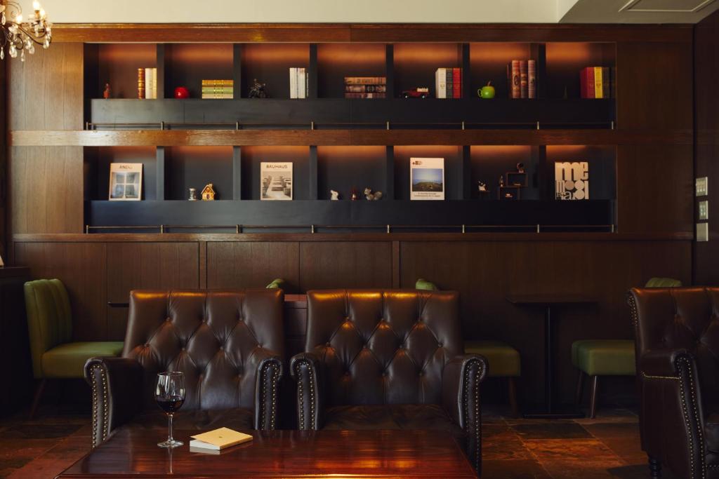 Shared lounge/TV area