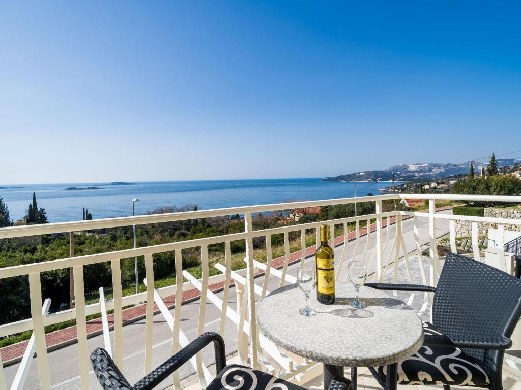 Villa Samba - Standard One-Bedroom Apartment with Balcony and Sea View, Mlini