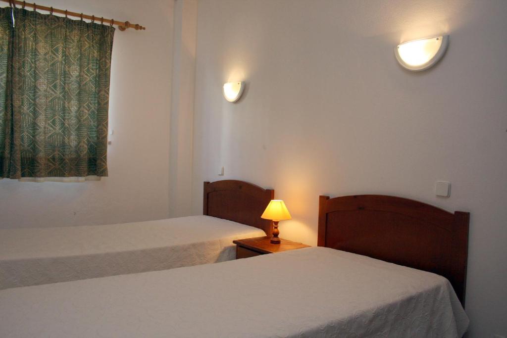 Apartamentos King's — Hotel rooms in Quarteira, Faro