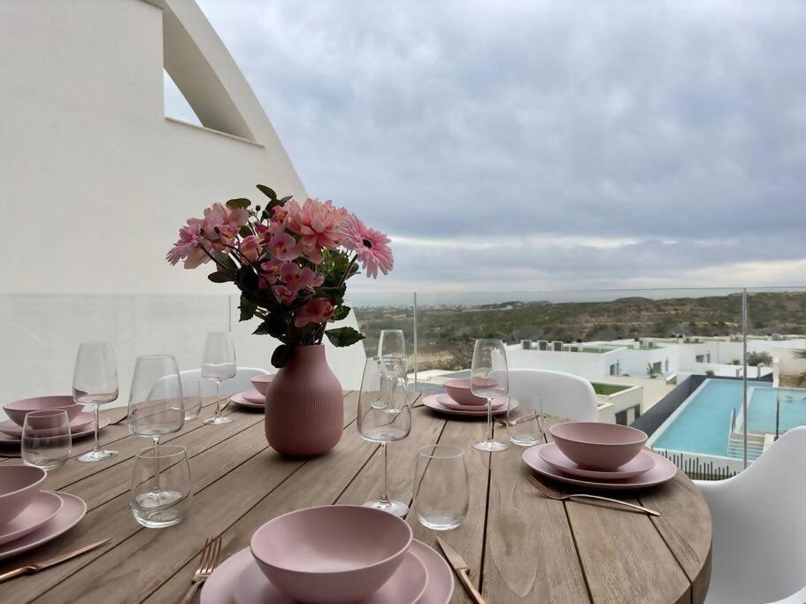 Amazing apartment with rooftop pool, Alicante