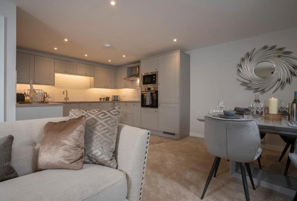 Relaxing Home with large Terrace by LetMeStay, Ambleside