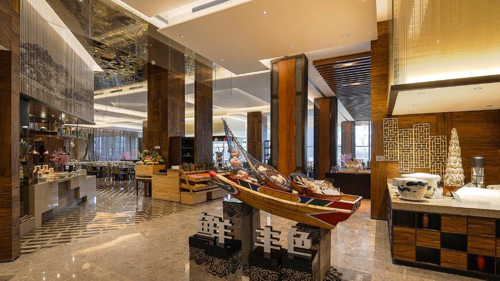 HUALUXE Xiamen Haicang Harbour View By IHG - Dining image