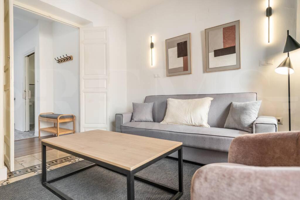 Sophisticated apartment with terrace by REMS - 5