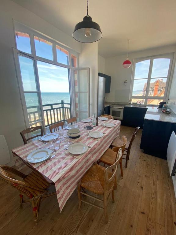 Appartement, accès direct plage, vue imprenable face à la mer - 4