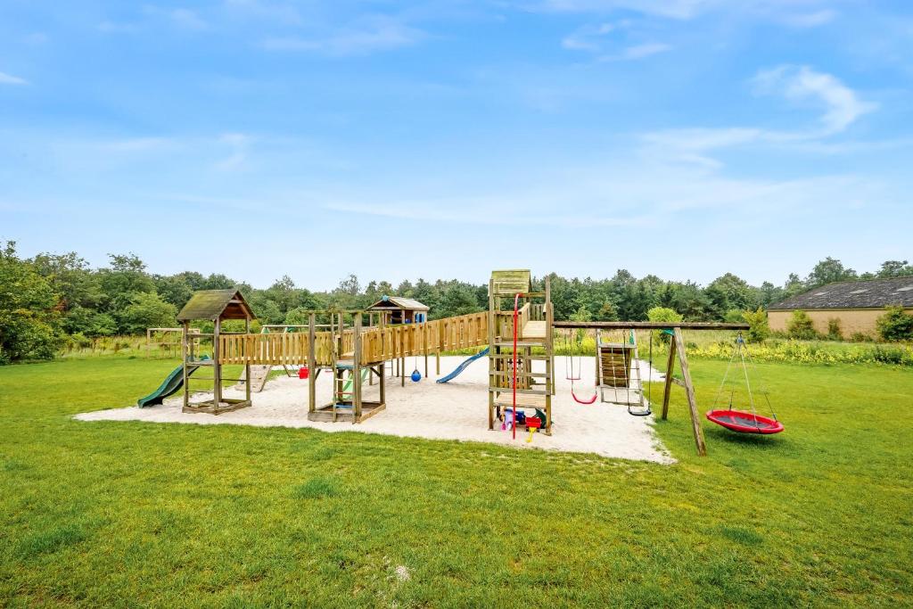 Large 30-Person Holiday Home With Pool And Spacious Activity Room - 5000, Engesvang