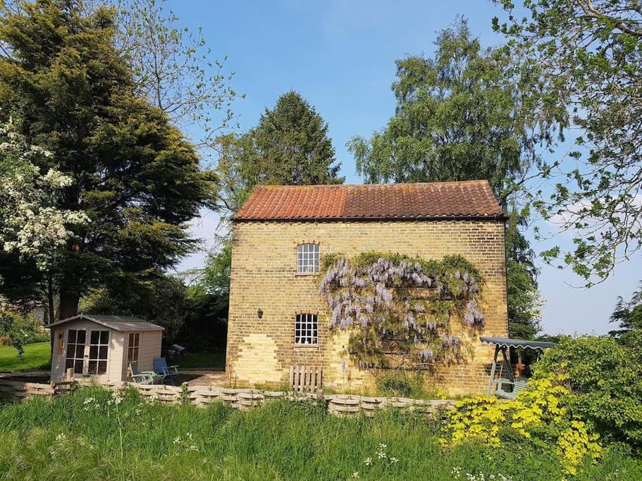 Secret Cottage in the Garden, Welton