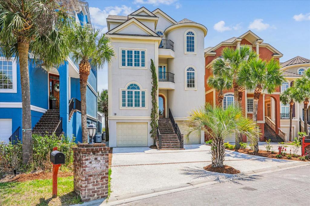 9 Singleton Beach Place- Renovated, Oceanfront, Pool, Elevator, FREE Activities Included, Hilton Head Island