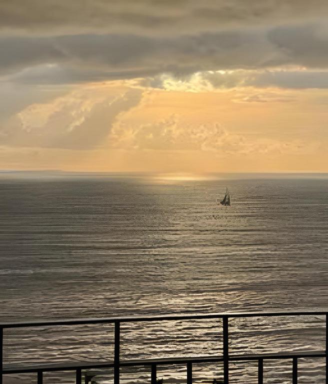 2Condo Beach with Balcony Sharing - outstanding! - 3