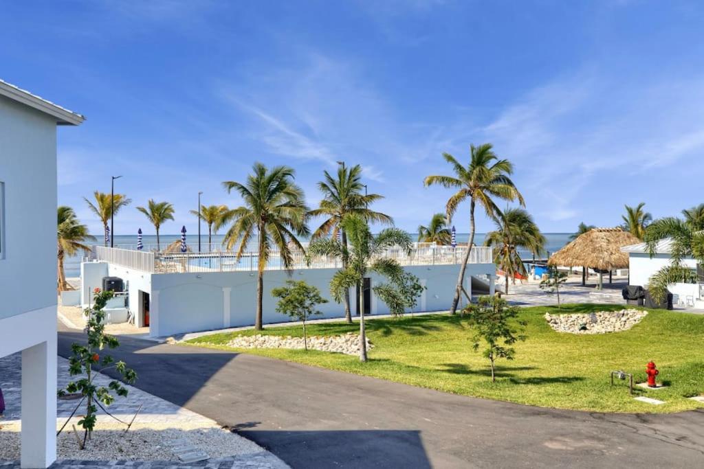 Ocean Front Breeze in Paradise, Marathon