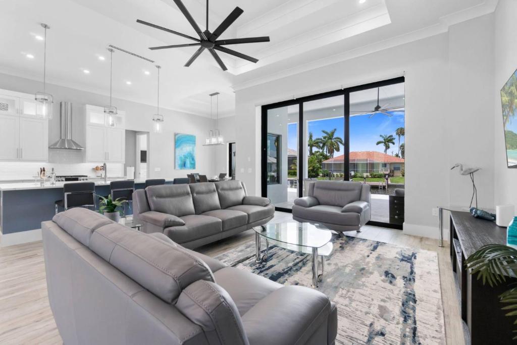 Gulf Breezes, Marco Island