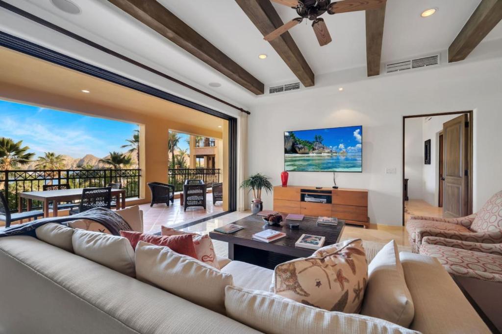 1 BD 5-Star Beachfront Paradise - 2