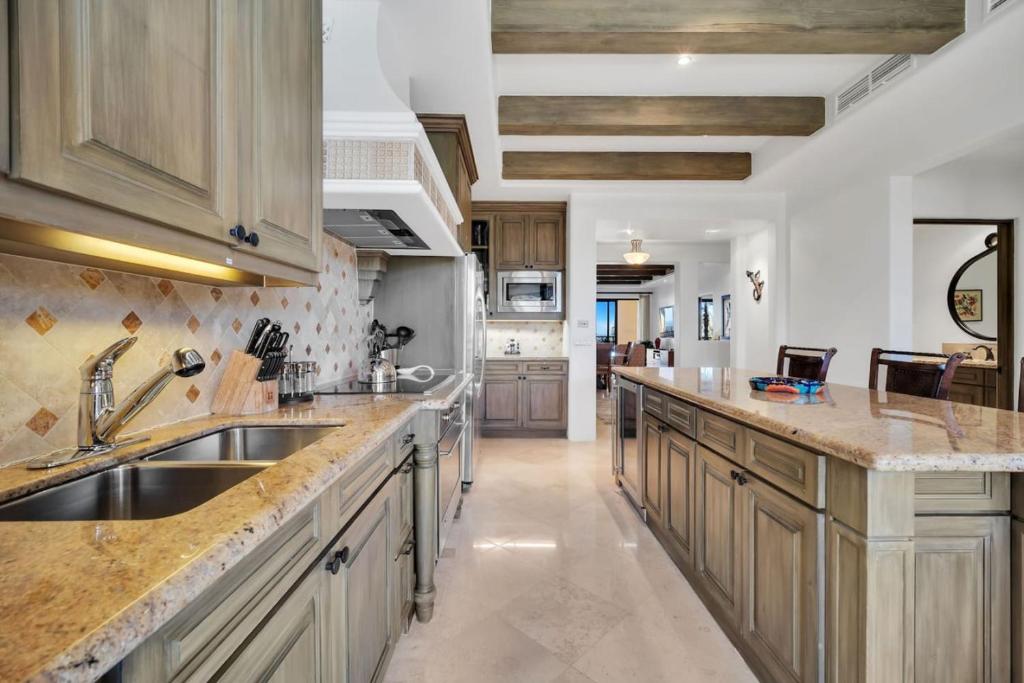 1 BD 5-Star Beachfront Paradise - 3