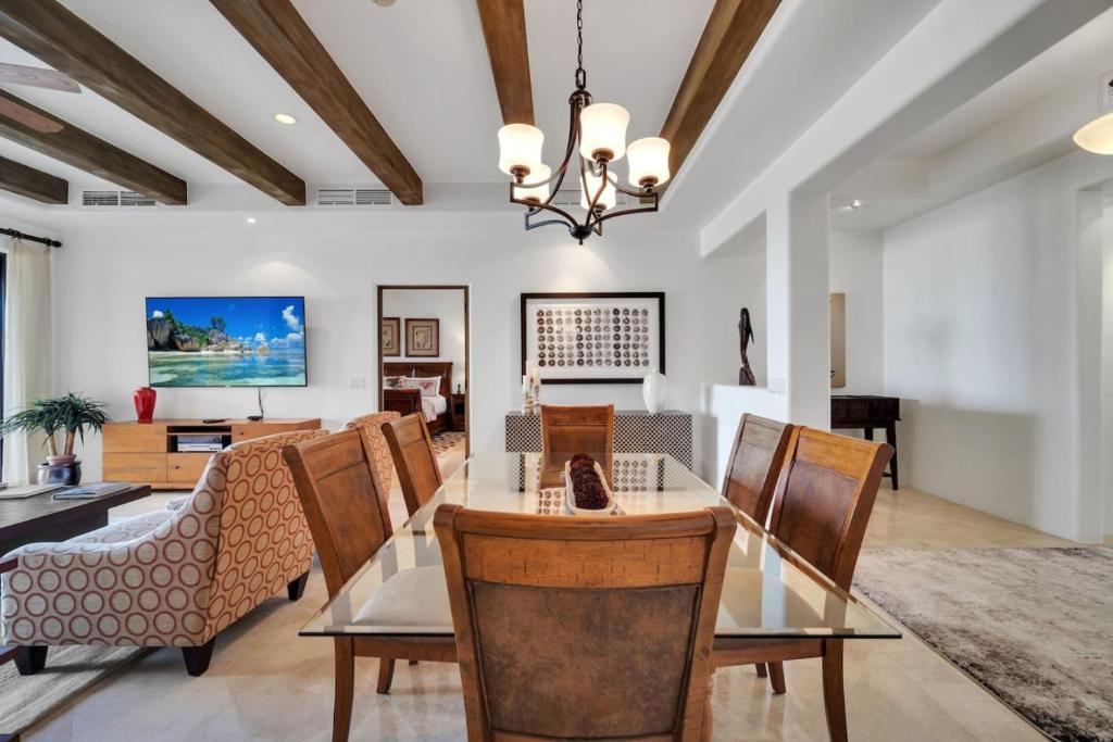 2 BD 5-Star Beachfront Paradise - 2