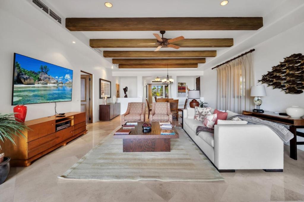 2 BD 5-Star Beachfront Paradise - 5
