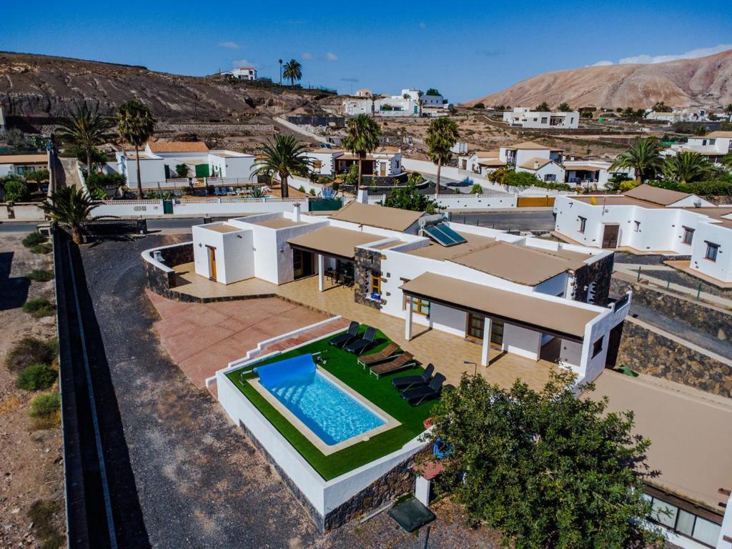 Villa Volcan2 Rural Private Pool la Oliva by Holidays Home - 2