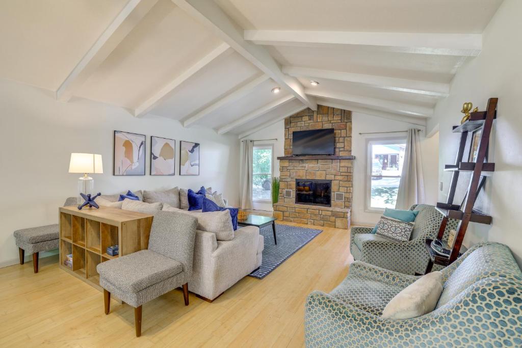 Home with Trail Access and Fire Pit in Bella Vista!, Bella Vista