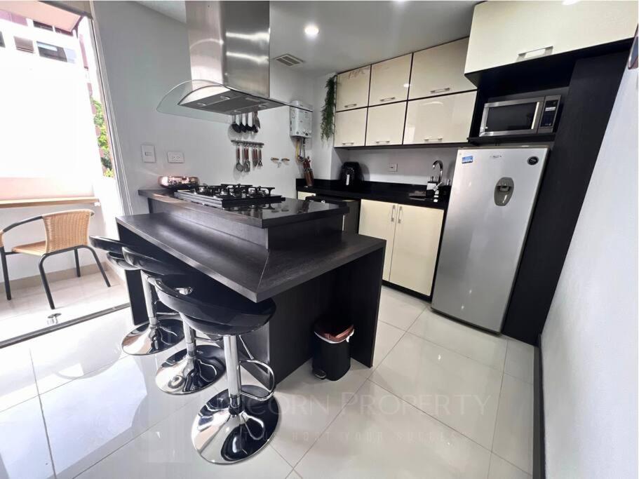 Luxury Studio in El Poblado Modern Charm - 5