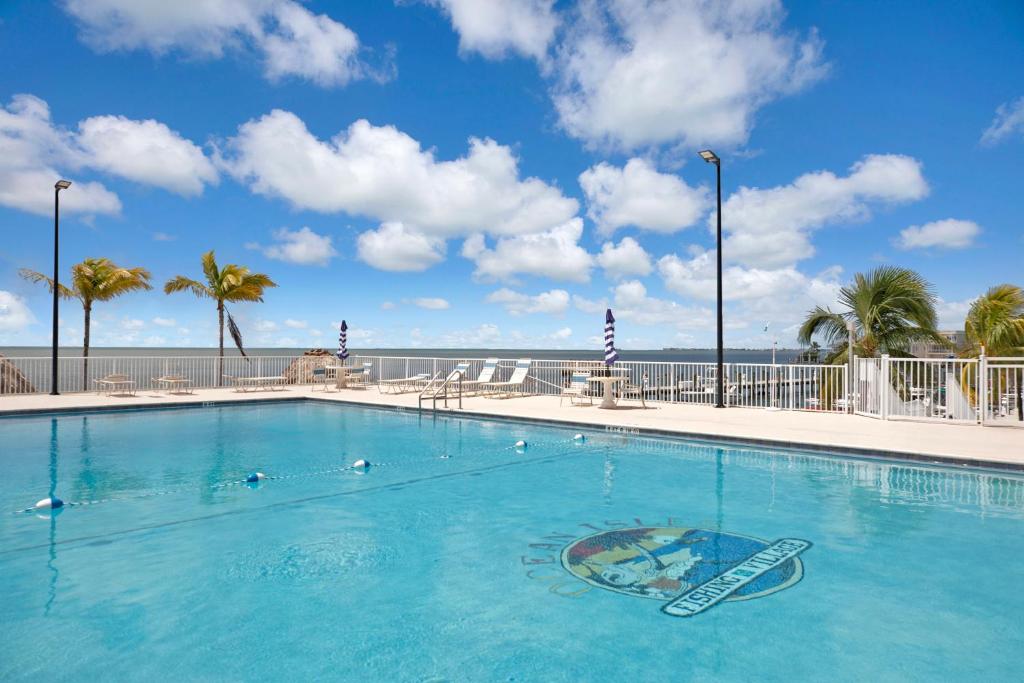 Ocean Side Paradise Awaits, Marathon