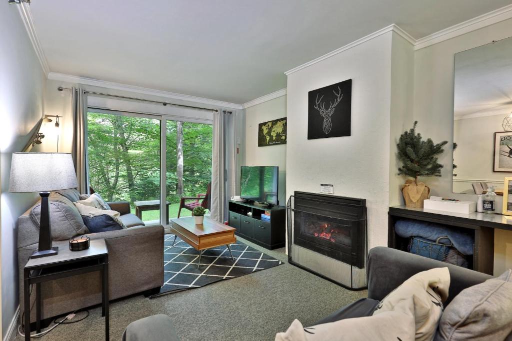 Whiffletree E2, 1BR-1BA, Close to Slopes, Ski Home Trail, Summer Pool, Killington