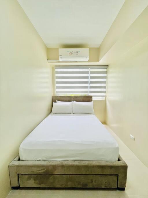 Y2 Pool & Garden Bliss, Molo