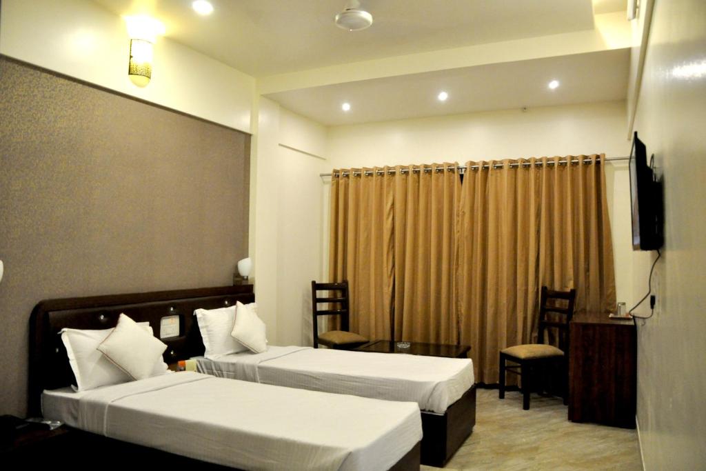 Hotel Gulmohar Pride photo